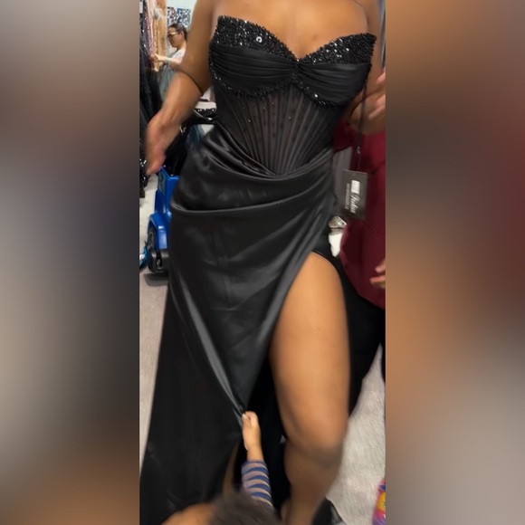 Dresses & Skirts - Black corset dress. Size 6